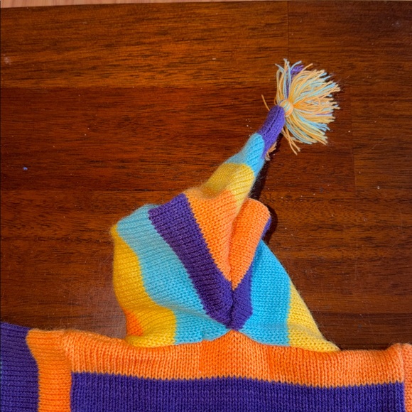 Four Suyos Girls Peruvian 100% wool hooded Sweater with Puffy embellishments. - Picture 12 of 14